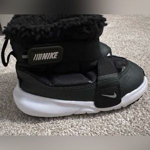 Nike toddler snow boots